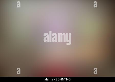 Un fond dégradé abstrait doux et flou avec des nuances discrètes de brun, de gris et des notes de violet pâle et de vert. Banque D'Images