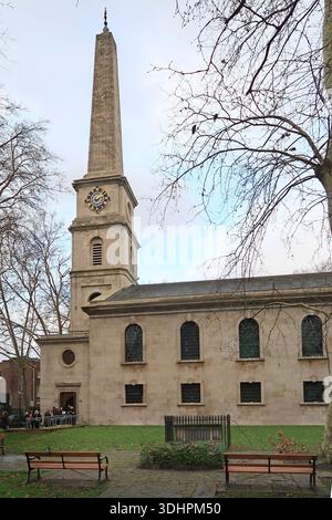 Extérieur de l'église St Luke, Old Street, Londres. Remodelé par l'Orchestre symphonique de Londres pour fournir un espace de répétition, d'enregistrement et de performance. Banque D'Images