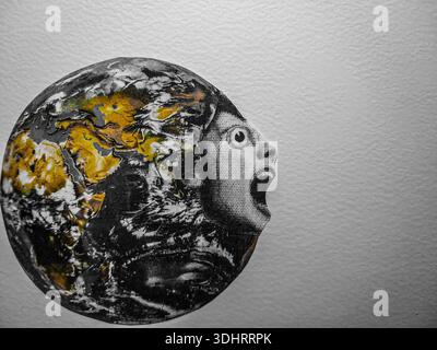 Collage de la planète terre criant à l'aide Banque D'Images