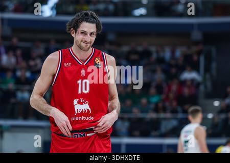Milan, Italie. 22 janvier 2026. Leandro Bolmaro #10 de EA7 Emporio Armani Milano regarde pendant le match Round 24 de la saison régulière de Turkish Airlines EuroLeague 2025/26 entre EA7 Emporio Armani Milano et Zalgiris Kaunas au Forum Unipol. Score final ; EA7 Emporio Armani Milan 82 :86 Zalgiris Kaunas crédit : SOPA images Limited/Alamy Live News Banque D'Images