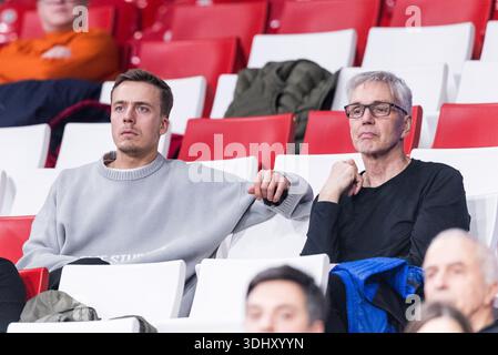 MUNICH, ALLEMAGNE - 23 JANVIER : Daniel Herbert (entraîneur adjoint du FC Bayern Munich) et Gordon Herbert (ancien entraîneur-chef du FC Bayern Munich, ancien entraîneur-chef de l'équipe d'Allemagne) lors du match de Turkish Airlines EuroLeague entre Partizan Mozzart et Belgrade Banque D'Images