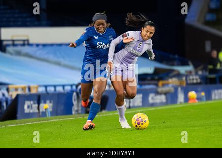 ROYAUME-UNI. 23 janvier 2026. Everton FC v Brighton FC Barclays Super League femme GOODISON PARK ANGLETERRE - 23 janvier 2026 Toni Payne d'Everton et Manuela Vanegas de Brighton lors du match de Super League féminine Barclays entre Everton FC et Brighton FC au Goodison Park le 23 janvier 2026 à Liverpool, Angleterre. Crédit : ALAN EDWARDS/Alamy Live News Banque D'Images