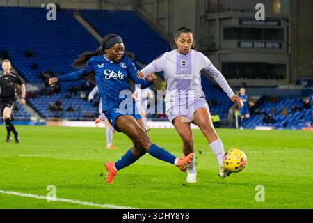 ROYAUME-UNI. 23 janvier 2026. Everton FC v Brighton FC Barclays Super League GOODISON PARK ANGLETERRE - 23 janvier 2026 Toni Payne d'Everton tire pour le but lors du match de Super League féminine Barclays entre Everton FC et Brighton FC au Goodison Park le 23 janvier 2026 à Liverpool, Angleterre. Crédit : ALAN EDWARDS/Alamy Live News Banque D'Images
