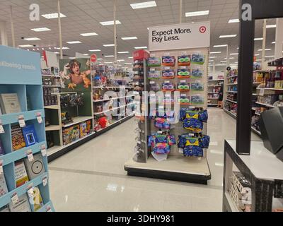 Visiter le magasin de la chaîne de détaillants Target Banque D'Images