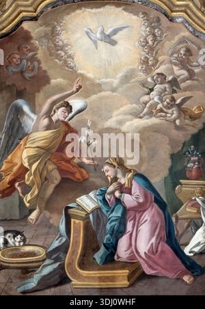 POSITANO, ITALIE - 7 OCTOBRE 2025 : la peinture de l'Annonciation dans la cathédrale Santa Maria Assunta par un artiste inconnu de l'année 1725. Banque D'Images