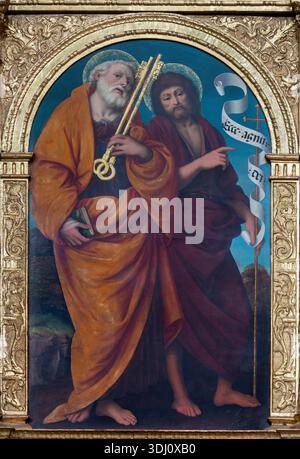 Novara - la peinture renaissance de membres Pierre et de membres Jean le Baptiste (partie de polyptyque) dans l'église Basilica di San Gaudenzio Banque D'Images