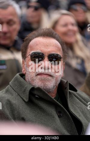 KITZBUEHEL, OESTERREICH 24. JAENNER : Das Bild Zeigt den Hollywood-Schauspieler Arnold Schwarzenegger waehrend der VIP-Gaeste beim FIS Alpinen Skiweltcup Herren-Abfahrt in Kitzbuehel am 24. Januar 2026 à Kitzbuehel, OESTERREICH, TYROL. KITZBUEHEL, AUTRICHE - 24 JANVIER : photo montre l'acteur hollywoodien Arnold Schwarzenegger lors des invités VIP lors de la Coupe du monde de ski alpin masculin de la FIS à KITZBUEHEL à KITZBUEHEL le 24 janvier 2026 à KITZBUEHEL, AUTRICHE, TYROL. Copyright : xIBEX.agencyx xKlausxPressbergerx Banque D'Images