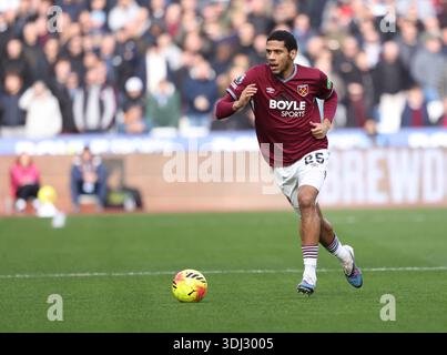 Londres, Royaume-Uni. 24 janvier 2026. Jean-clair Todibo (WHU) au West Ham United v Sunderland EPL match, au London Stadium, Londres, Royaume-Uni le 24 janvier 2026. Crédit : Paul Marriott/Alamy Live News Banque D'Images