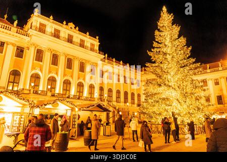 Marché de Noël au palais de Schönbrunn à Vienne, Autriche. Banque D'Images