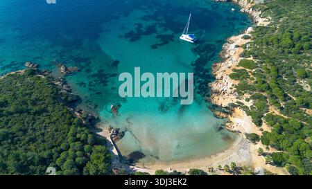 Vue sur la plage d'Ekmeksiz depuis, Seferihisar - Turquie Banque D'Images