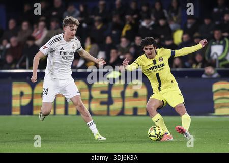 Gerard Moreno de Villarreal CF et Dean Huijsen du Real Madrid CF lors du match de football de la Liga entre Villarreal CF et le Real Madrid le 24 janvier 2026 au stade la Ceramica de Villarreal, Espagne Banque D'Images