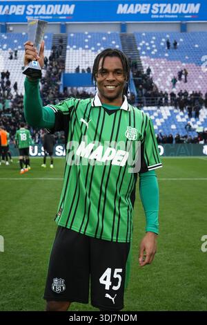 Reggio Emilia, Italie. 25 janvier 2026. SassuoloÕs Armand Lauriente Panini joueur du match de Serie A entre Sassuolo et Cremonese au stade Mapei Cittˆ del Tricolore à Reggio Emilia, Italie du Nord - dimanche 25 janvier 2026 - Sport - Football - (photo Massimo Paolone/LaPresse) crédit : LaPresse/Alamy Live News Banque D'Images