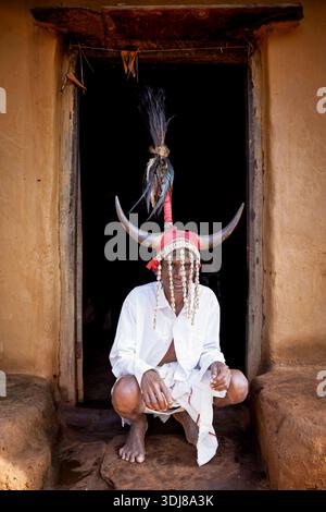 Portrait d'un homme de la tribu Bison-Horn Maria, Chhattisgarh, Inde Banque D'Images