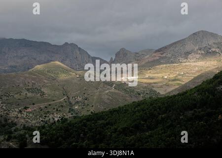 Vue sur la réserve naturelle El Torcal de Antequera, Andalousie, Espagne Banque D'Images