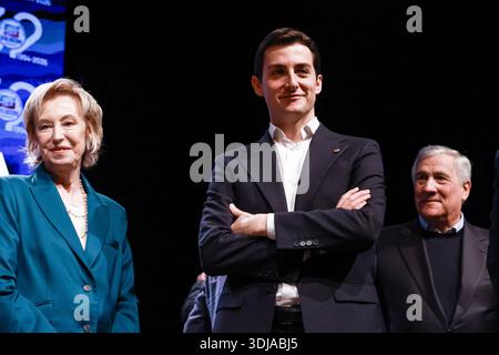 Milan, Italie. 25 janvier 2026. Milan, la conférence "valeurs, plus de liberté, plus de croissance" organisée par Forza Italia pour dire OUI au référendum sur la justice et se souvenir de Silvio Berlusconi. Photo : Antonio Tajani (ministre des Affaires étrangères et de la coopération internationale, chef du parti Forza Italia), Simone Leoni (secrétaire nationale de Forza Italia Giovani) crédit : Agence photo indépendante/Alamy Live News Banque D'Images