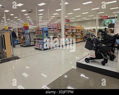 Marcher à l'intérieur du magasin Target Banque D'Images