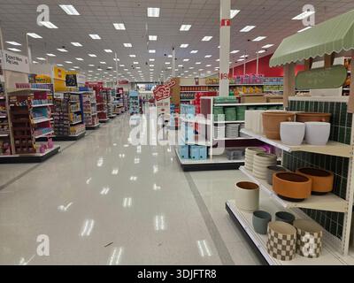 Marcher à l'intérieur du magasin Target Banque D'Images