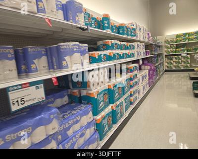 Marcher à l'intérieur du magasin Target Banque D'Images