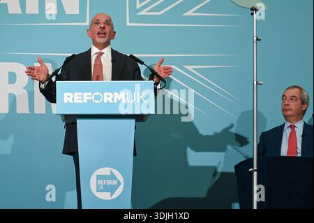 The Nash Room, 116 Pall Mall, Londres, Royaume-Uni. 12 janvier 2026. Nigel Farage, chef du parti réformiste britannique, annonce Nadhim Zahawi comme nouveau membre dans une presse Banque D'Images
