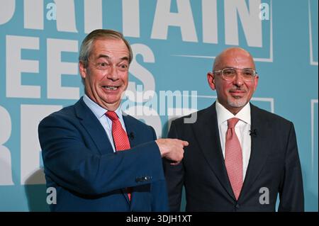The Nash Room, 116 Pall Mall, Londres, Royaume-Uni. 12 janvier 2026. Nigel Farage, chef du parti réformiste britannique, annonce Nadhim Zahawi comme nouveau membre dans une presse Banque D'Images