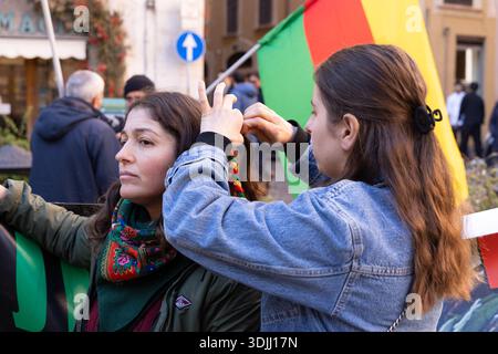 Rome, Italie. 27 janvier 2026. Une manifestation à Rome organisée par la communauté kurde en soutien à Rojava Credit : Independent photo Agency/Alamy Live News Banque D'Images