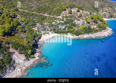 La belle côte sud du Mont Pélion, Grèce, avec des plages idylliques et une mer cristalline Banque D'Images