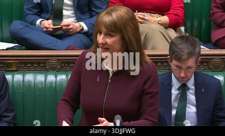 Capture d'écran de la chancelière de l'Échiquier Rachel Reeves pendant les questions du Trésor à la Chambre des communes, Londres. Date de la photo : mardi 27 janvier 2026. Banque D'Images