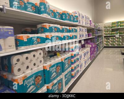 Marcher à l'intérieur du magasin Target Banque D'Images