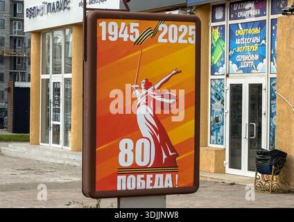 Affiche célébrant le 80e anniversaire de la victoire dans la seconde Guerre mondiale, oblast de Donetsk, Marioupol, Ukraine Banque D'Images