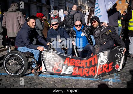 Rome, RM, Italie. 27 janvier 2026. Rome : les associations d'aidants familiaux se rassemblent pour la reconnaissance des droits des personnes handicapées et de leurs aidants, et contre le projet de loi Locatelli. (Crédit image : © Marco Di Gianvito/ZUMA Press Wire) USAGE ÉDITORIAL SEULEMENT ! Non destiné à UN USAGE commercial ! Banque D'Images