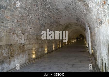 Stade panathénaïque, Kallimarmaro. Tunnel de marbre menant à l'ancien stade, site des premiers Jeux Olympiques modernes en 1896. Banque D'Images