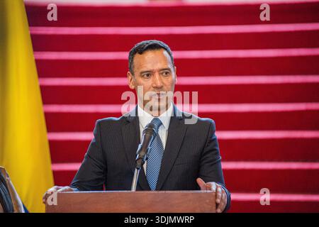 Bogota, Colombie. 27 janvier 2026. Le ministre colombien de la Défense Pedro Sanchez parle des tensions tarifaires entre la Colombie et l'Équateur le 27 janvier 2026 à Bogota, en Colombie. Photo par : Sebastian Barros/long Visual Press crédit : long Visual Press/Alamy Live News Banque D'Images