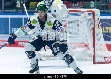 FC Augsbourg, Allemagne 27 janvier 2026 : 1. DEL - 2025/2026 - jeu 44 - Augsburger Panther v. Eisbären Berlin dans l'image : Eric Mik (Berlin) Banque D'Images