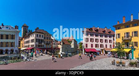 FRANCE. HAUTE-SAVOIE (74), ANNECY, LE THIOU ET LE PALAIS DE L'ISLE Banque D'Images