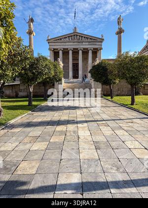 Académie d'Athènes, Akadimia Athinon. Bâtiment universitaire néo-classique conçu par Theophil Hansen. Monument en Grèce. Banque D'Images
