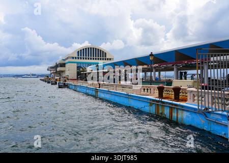 Terminal moderne de bateaux de croisière au port de San Juan, Porto Rico Banque D'Images