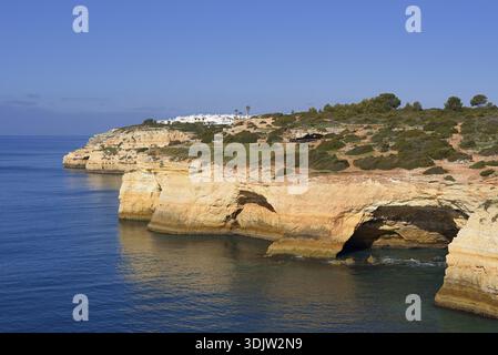 Falaise, Praia da Corredoura, Algarve, Portugal Banque D'Images