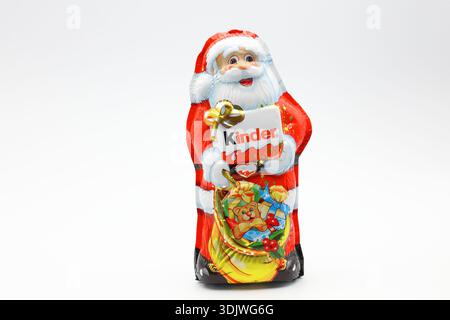 Promo Kinder Moulage Père Noël En Chocolat chez Lidl