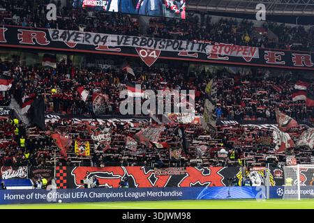 Fans supporters de Bayer 04 Leverkusen avec la bannière 'BAYER 04 - Stop the prohibition Politics' UEFA Champions League : Bayer 04 Leverkusen - Villarreal FC ; BayArena, Leverkusen ; 28 janvier 2026 Banque D'Images