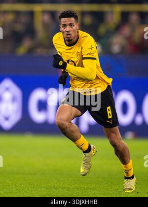 DORTMUND, ALLEMAGNE - JANVIER 28 : Felix Nmecha, du Borussia Dortmund, regarde le match de l'UEFA Champions League 2025/26 phase MD8 entre le Borussia Dortmund et le FC Internazionale Milano au BVB Stadion Dortmund le 28 janvier 2026 à Dortmund, Allemagne. (Photo de René Nijhuis) Banque D'Images