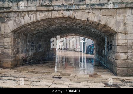 Arc de pierre de Puente de Piedra Pont à Logrono, la Rioja, maçonnerie historique Banque D'Images