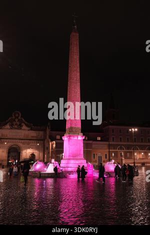 Roma, Italie. 28 janvier 2026. Giro d'Italia 2026, monumenti illuminati di Rosa a 100 giorni dalla partenza, Obelisco e la Fontana di Piazza del Popolo Roma, Italia - Mercoledì Gennaio 28, 2026 - Sport -ciclismo ( photo par Alfredo Falcone/LaPresse ) Giro d'Italia 2026, monuments illuminés par Rosa 100 jours avant le départ, Obélisque et fontaine sur Piazza del Popolo Rome, Italie - mercredi 28 janvier 2026 - Sport - ciclismo (photo par Alfredo/LaPresse Live News) Banque D'Images