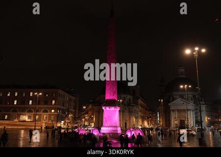 Roma, Italie. 28 janvier 2026. Giro d'Italia 2026, monumenti illuminati di Rosa a 100 giorni dalla partenza, Obelisco e la Fontana di Piazza del Popolo Roma, Italia - Mercoledì Gennaio 28, 2026 - Sport -ciclismo ( photo par Alfredo Falcone/LaPresse ) Giro d'Italia 2026, monuments illuminés par Rosa 100 jours avant le départ, Obélisque et fontaine sur Piazza del Popolo Rome, Italie - mercredi 28 janvier 2026 - Sport - ciclismo (photo par Alfredo/LaPresse Live News) Banque D'Images