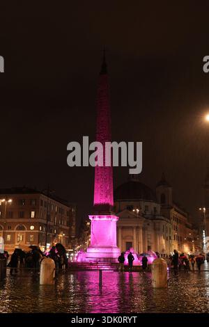 Roma, Italie. 28 janvier 2026. Giro d'Italia 2026, monumenti illuminati di Rosa a 100 giorni dalla partenza, Obelisco e la Fontana di Piazza del Popolo Roma, Italia - Mercoledì Gennaio 28, 2026 - Sport -ciclismo ( photo par Alfredo Falcone/LaPresse ) Giro d'Italia 2026, monuments illuminés par Rosa 100 jours avant le départ, Obélisque et fontaine sur Piazza del Popolo Rome, Italie - mercredi 28 janvier 2026 - Sport - ciclismo (photo par Alfredo/LaPresse Live News) Banque D'Images