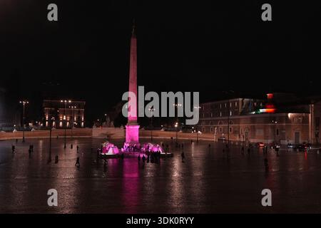 Roma, Italie. 28 janvier 2026. Giro d'Italia 2026, monumenti illuminati di Rosa a 100 giorni dalla partenza, Obelisco e la Fontana di Piazza del Popolo Roma, Italia - Mercoledì Gennaio 28, 2026 - Sport -ciclismo ( photo par Alfredo Falcone/LaPresse ) Giro d'Italia 2026, monuments illuminés par Rosa 100 jours avant le départ, Obélisque et fontaine sur Piazza del Popolo Rome, Italie - mercredi 28 janvier 2026 - Sport - ciclismo (photo par Alfredo/LaPresse Live News) Banque D'Images