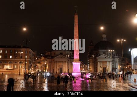 Roma, Italie. 28 janvier 2026. Giro d'Italia 2026, monumenti illuminati di Rosa a 100 giorni dalla partenza, Obelisco e la Fontana di Piazza del Popolo Roma, Italia - Mercoledì Gennaio 28, 2026 - Sport -ciclismo ( photo par Alfredo Falcone/LaPresse ) Giro d'Italia 2026, monuments illuminés par Rosa 100 jours avant le départ, Obélisque et fontaine sur Piazza del Popolo Rome, Italie - mercredi 28 janvier 2026 - Sport - ciclismo (photo par Alfredo/LaPresse Live News) Banque D'Images