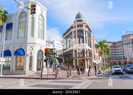 Beverly Hills, Californie - 21 janvier 2026 : devantures de magasins de luxe, y compris Stefano Ricci et Breguet, ligne Rodeo Drive à Beverly Hills, Californie, Banque D'Images