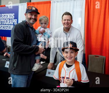 Houston, TX États-Unis ; Houston Astros Infielder (2002-2003, 2008-2010) Geoff Blum (27) pose avec les fans lors du FanFest annuel des Houston Astros le 24 janvier 2026 au Daikin Park. (Tom Walko/image du sport) Banque D'Images