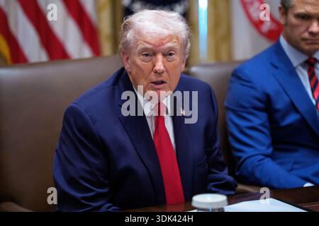 Washington, DC, États-Unis. 29 janvier 2026. Le président des États-Unis Donald J Trump lors d’une réunion du cabinet dans la salle du cabinet de la Maison Blanche à Washington, DC, États-Unis, le jeudi 29 janvier, 2026. crédit : Aaron Schwartz/Pool via CNP/dpa/Alamy Live News Banque D'Images