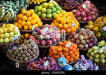 Zone fruits et légumes, Mercado dos Lavradores, Funchal, Madère, Portugal, Europe Banque D'Images